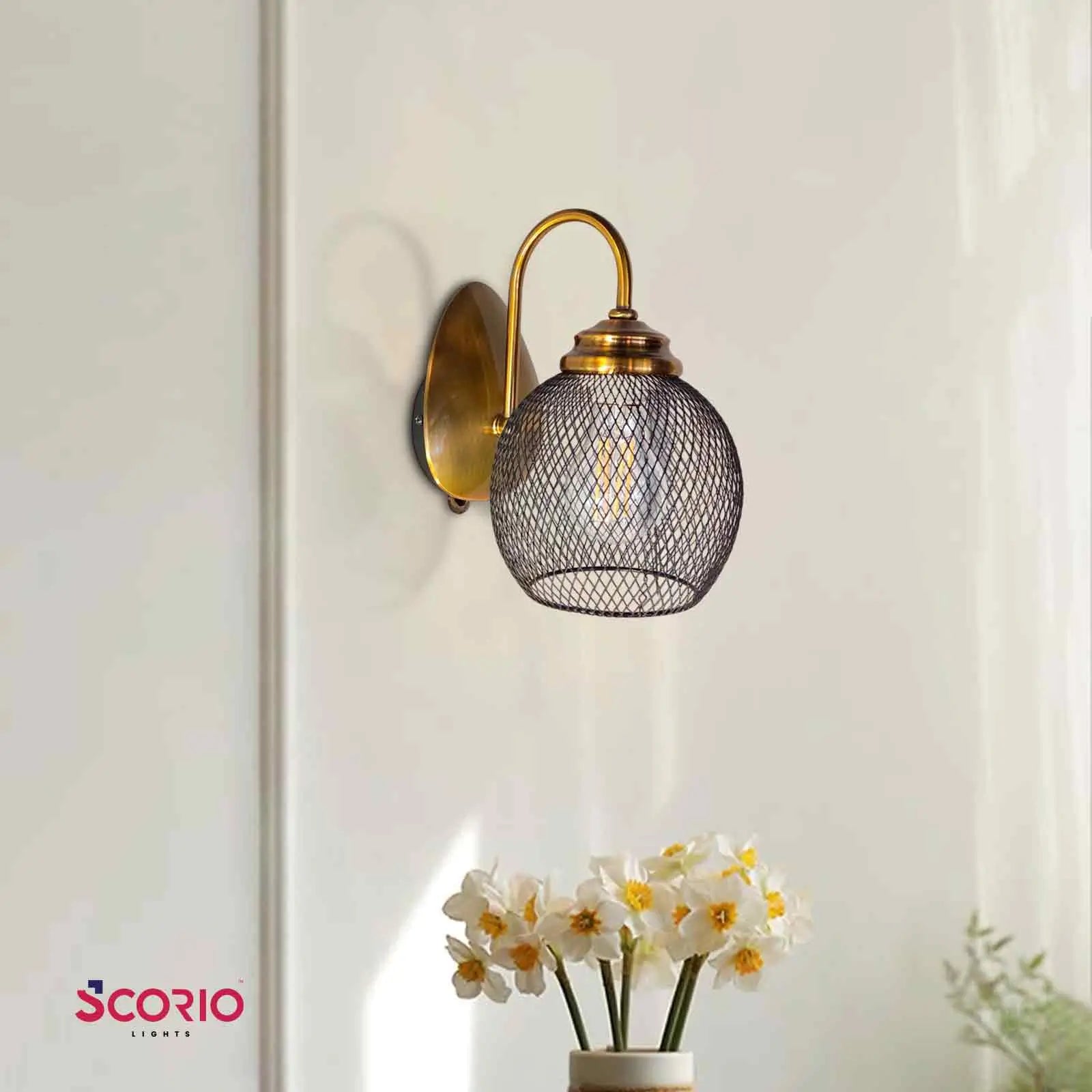ornaray-wall-light